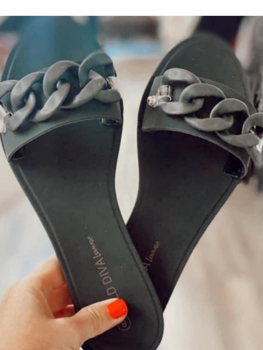 Wild Diva Lounge Black Flat Slide Sandals Chunky Chain Accent Size 10